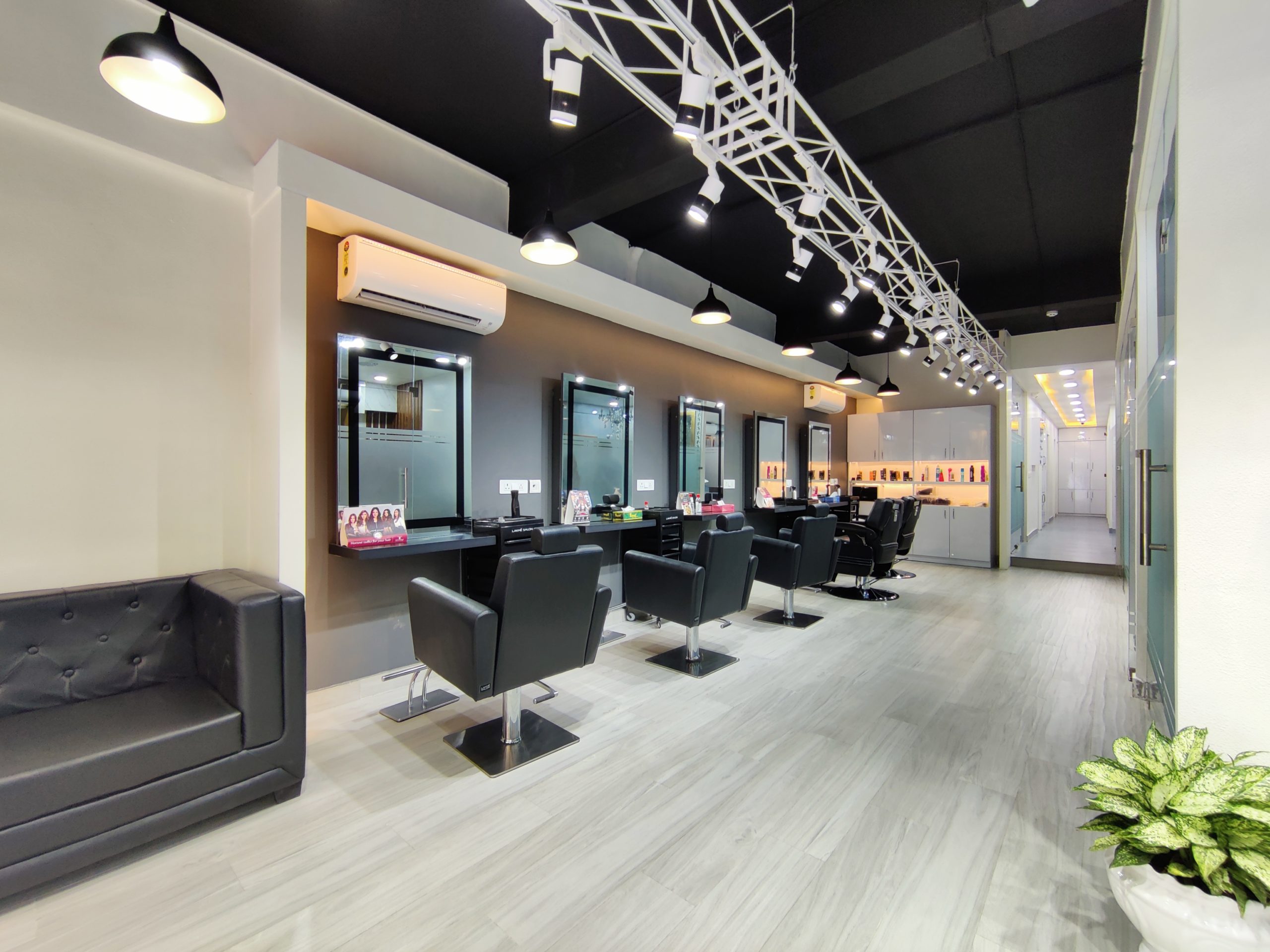 LUCKNOW’S FIRST UNISEX LAKME SALON OPENS IN HAZRATGANJ Now Lucknow