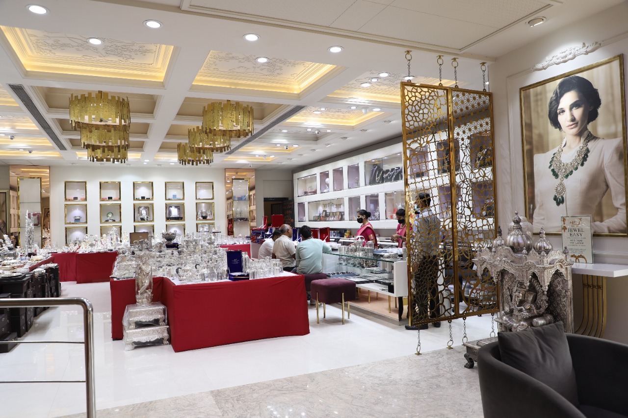 SILVER SHOPPING AT HSJ, GOMTI NAGAR THIS DHANTERAS – Now Lucknow